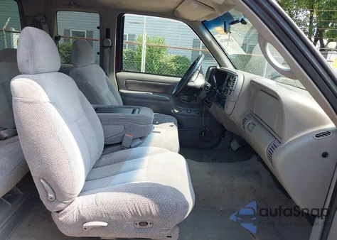 1998 Chevrolet C1500 Fleetside z USA, uszkodzony, nr VIN 2GCEC19R9W1166065